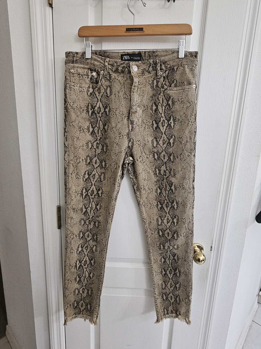 ZARA Snake-Print Skinny Jeans in Beige and Black